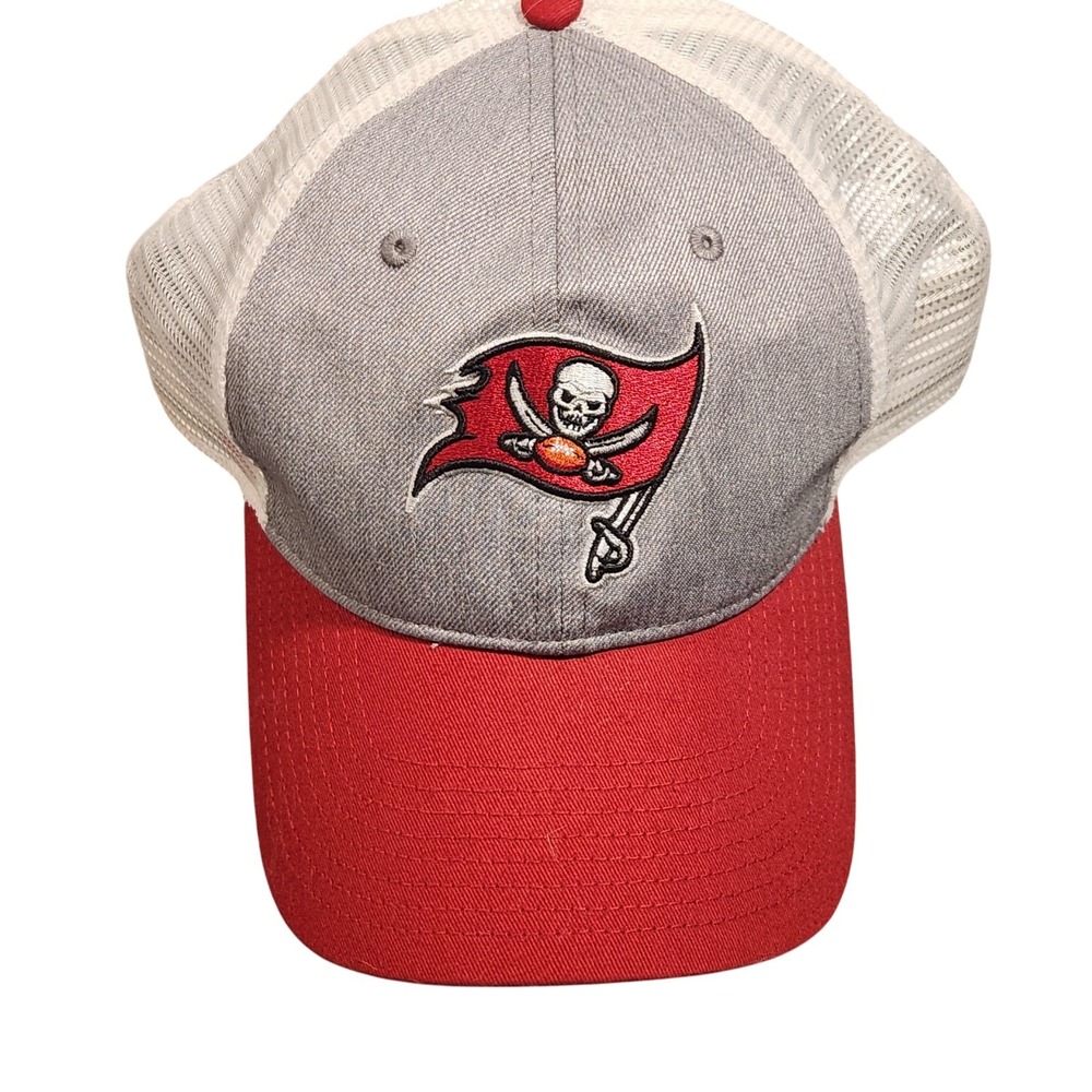 Tampa Bay Buccaneers Hat Cap Snap Back Mens Gray Red‎ NFL Football Trucker Mesh